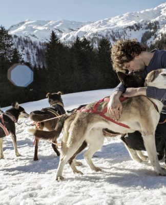 Barfuß durch den Schnee im schönen Trentino