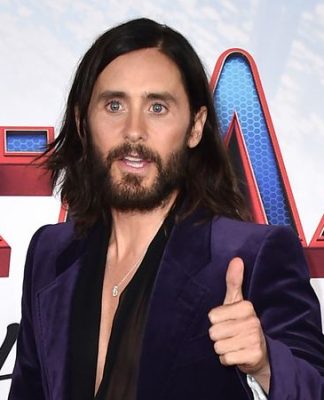 Jared Leto feiert 50. Geburtstag mit bunter Torte