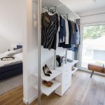 Minimalistischer Modetrend: Capsule Wardrobe: Wie weniger Kleidung zu weniger Stress beim Anziehen verhelfen soll