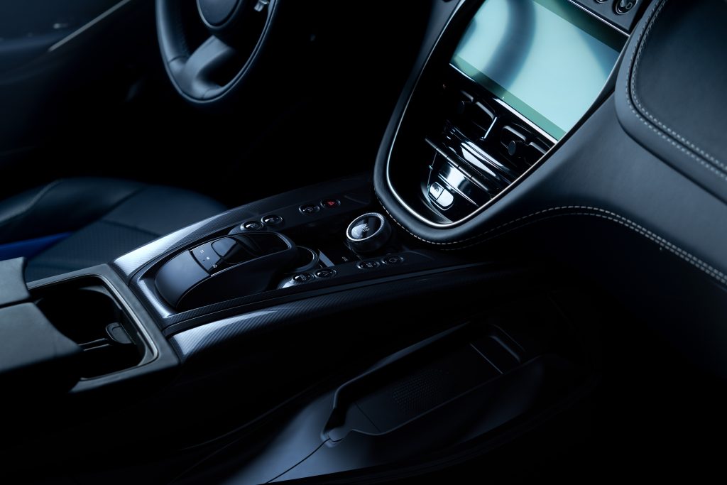Aston Martin DBX707 10 Janes Magazin