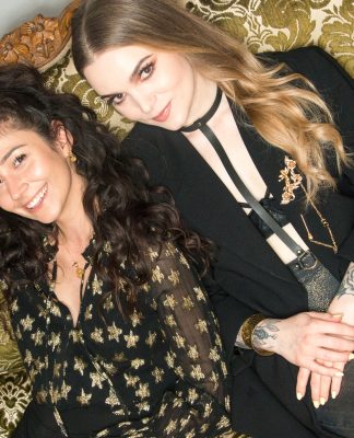 Frauen-Geheimnisse, werden zur Normalität: Couchgeflüster für’s Erwachsenwerden von Sinah und Leonie