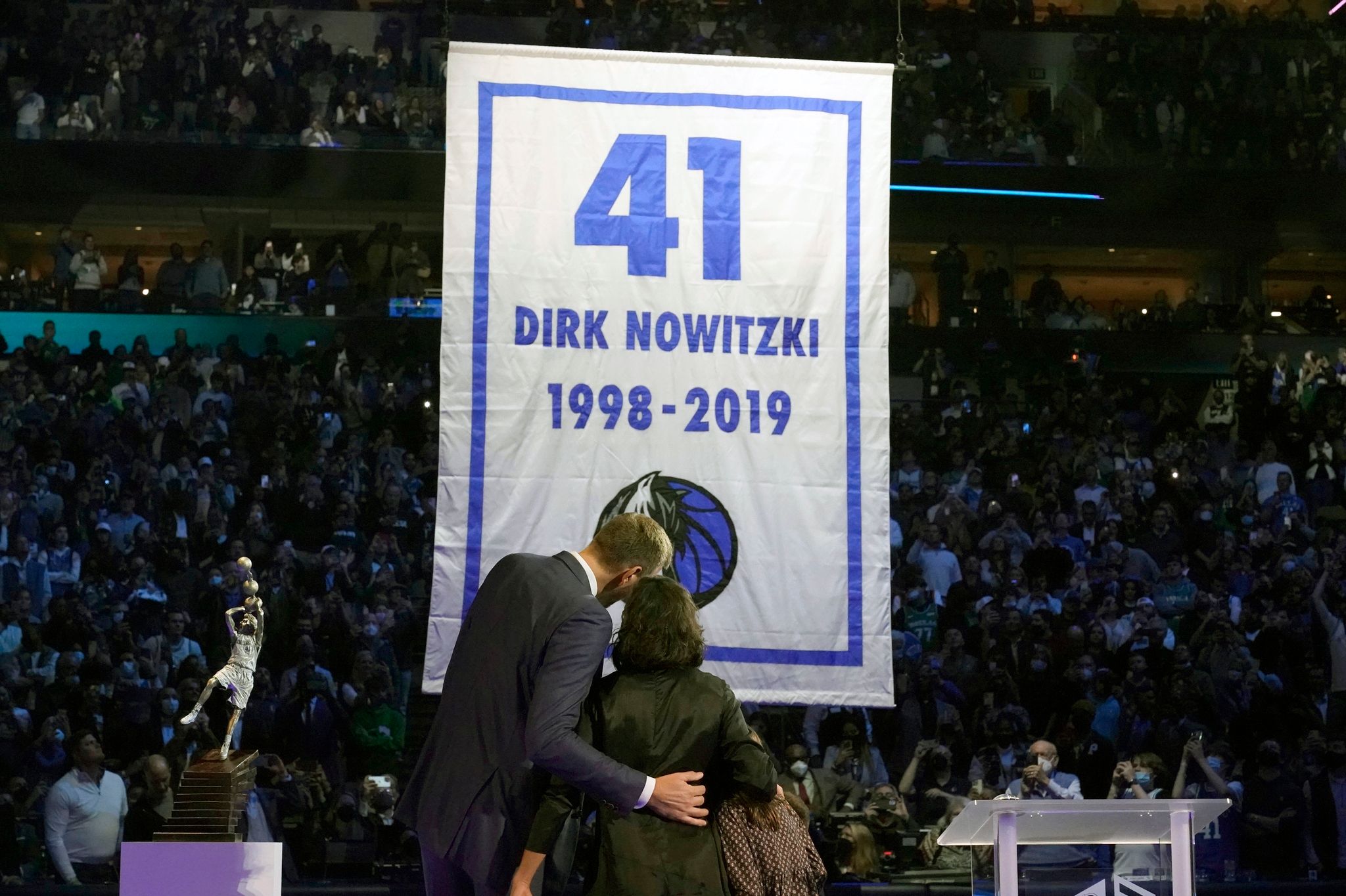 «Für immer 41» in Dallas: Nowitzkis Feier mit viel Liebe