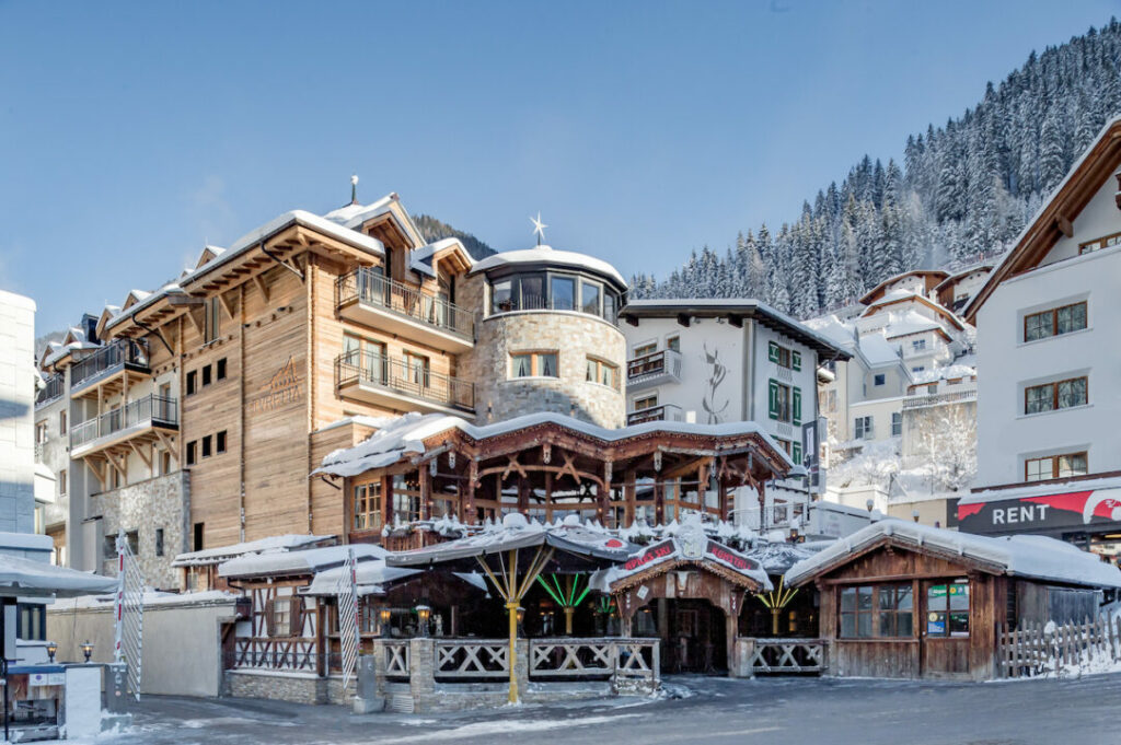 Außenansicht Sport- und Genusshotel Silvretta ©Stephanie Maria Lohmann