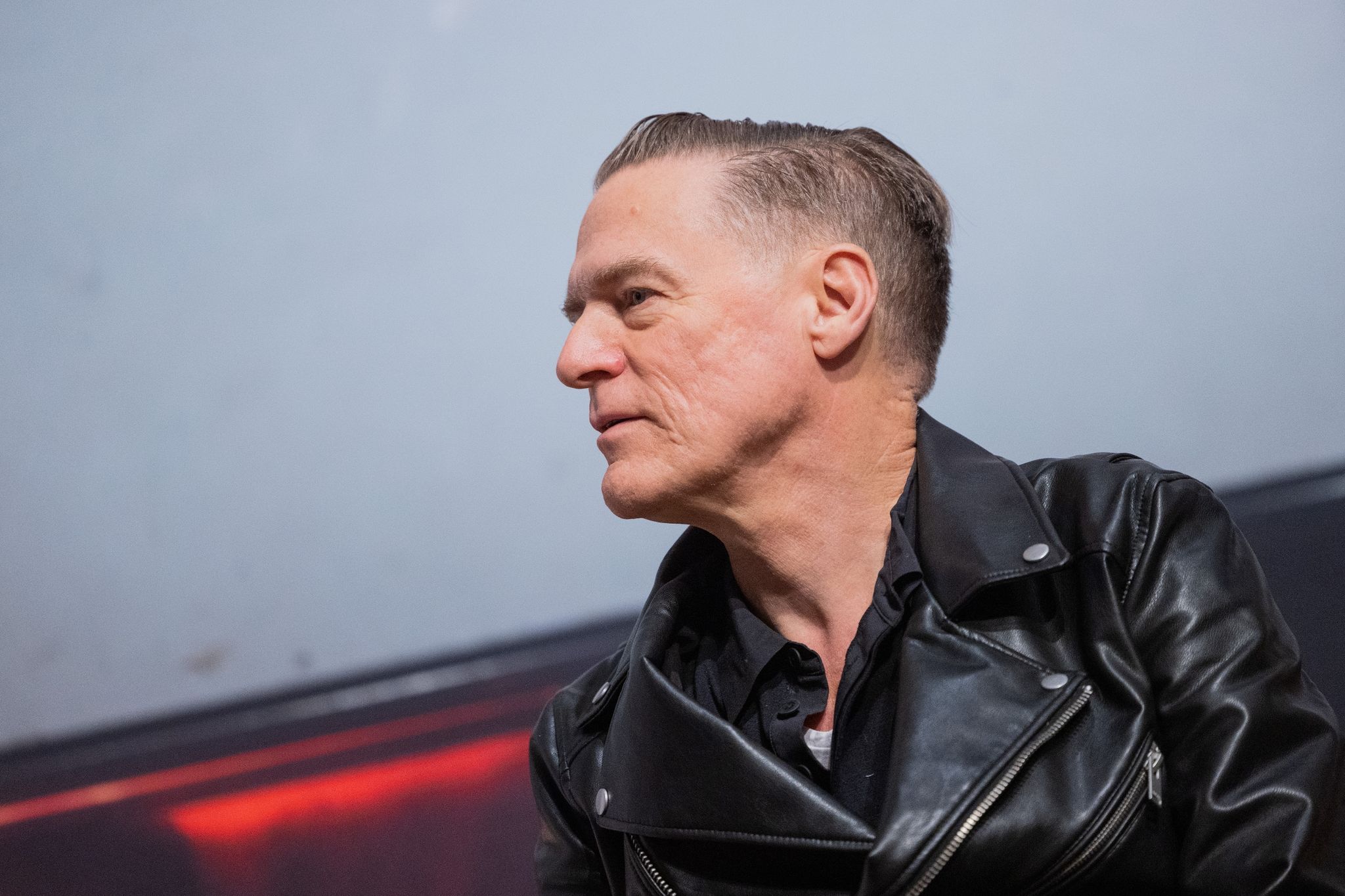Bryan Adams mit Porträts in Hagen