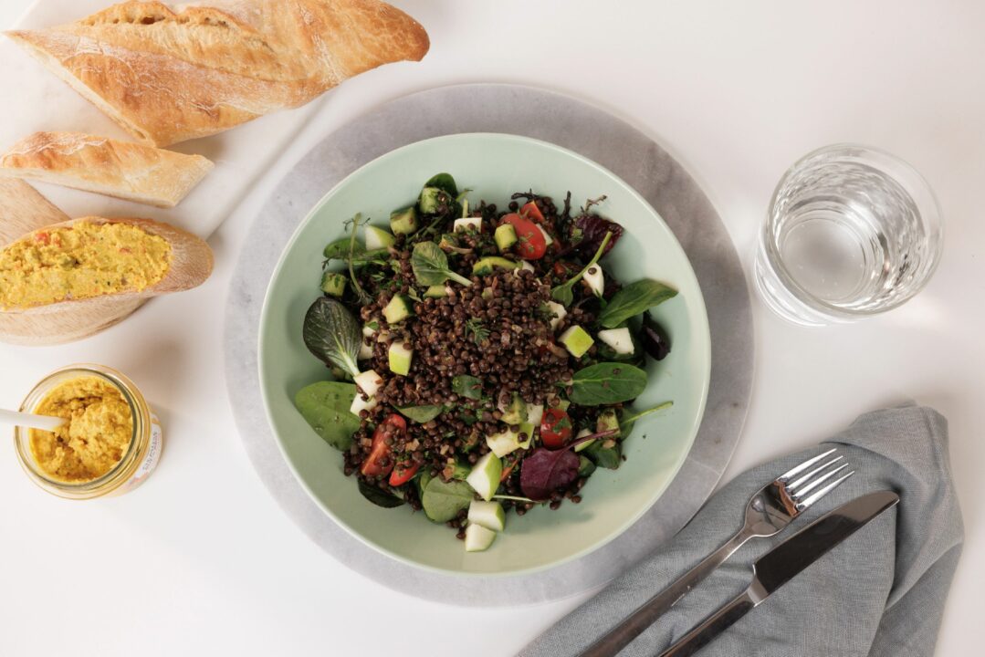 3 massive Gründe für vegane Ernährung. Umfrage: Pflanzlich kennt kein Alter Belugalinsen-Kraeutersalat