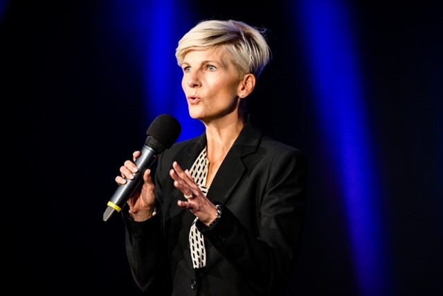 Königin der Entscheidungen wählte Frankfurt. Eine Hymne für Johanna Dahm 1 jo Janes Magazin