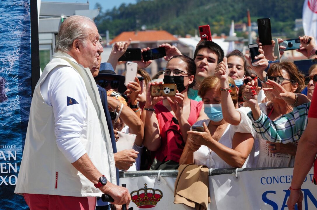 Spaniens 84-jähriger Altkönig mit Hochrufen begrüßt