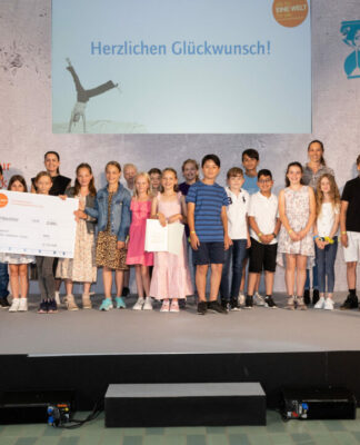 Entwicklungsministerin Svenja Schulze zeichnet Schülerinnen und Schüler aus Hessen aus