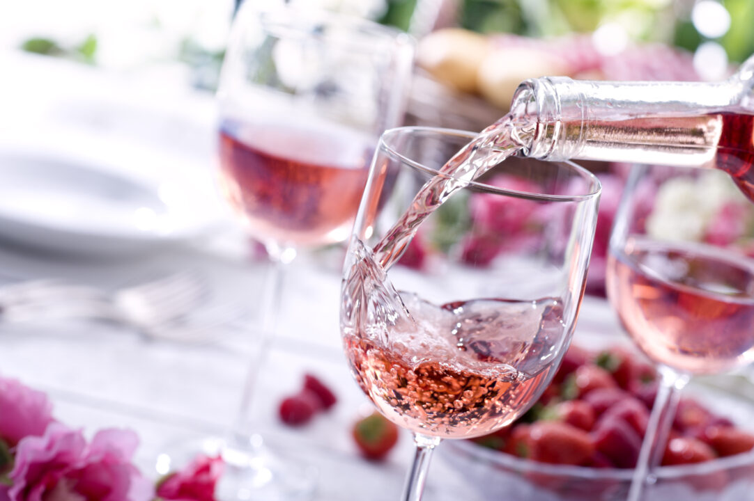 Steigenberger Icon Frankfurter Hof: Neue After Work-Events auf der sommerlichen Ehrenhofterrasse Rosé Wein