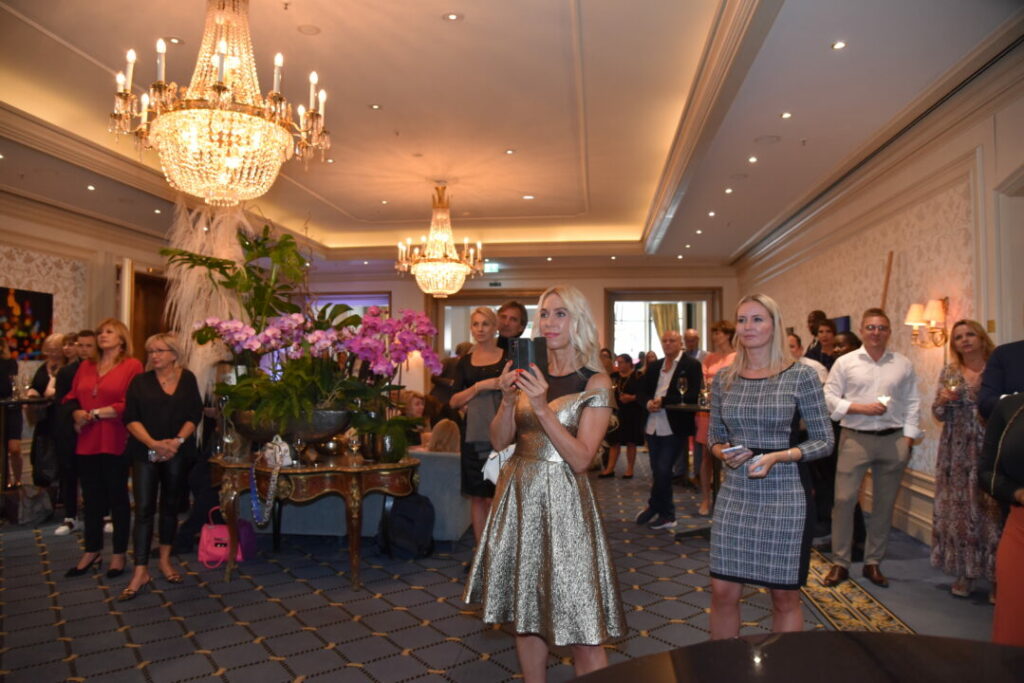 DSC 6153 Janes Magazin