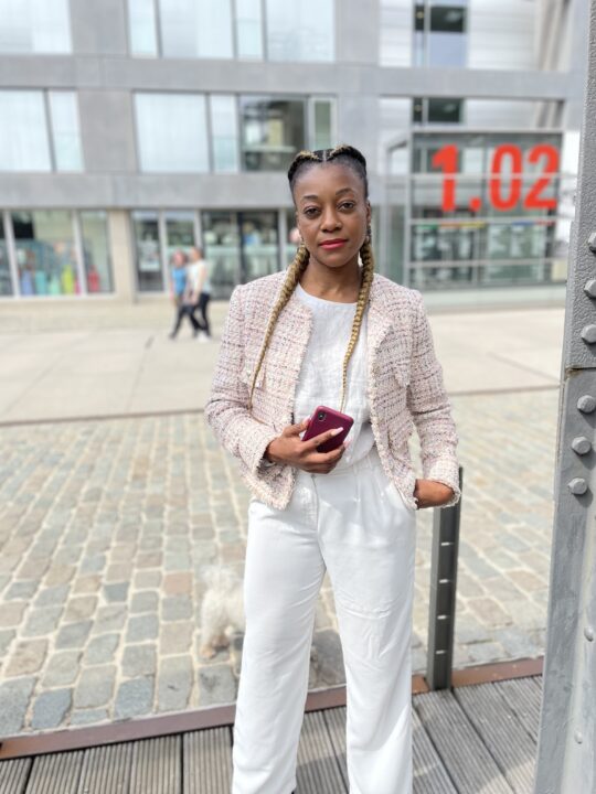 Muila Paulina Swele stärkt die Zukunft von Unternehmerinnen 1 Muila Paulina Swele ist vor geraumer Zeit in die Selbstständigkeit gestartet. Trotz widriger Umstände ist es ihr gelungen, ihren Traum von einem selbstbestimmten Leben zu verwirklichen.