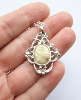 Durch Schmuck einem treuen Pferd immer ganz nah sein.