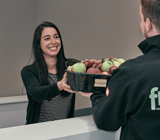 Auf Wunsch: fruiton liefert mittwochs den zweiten Obstkorb an den Arbeitsplatz