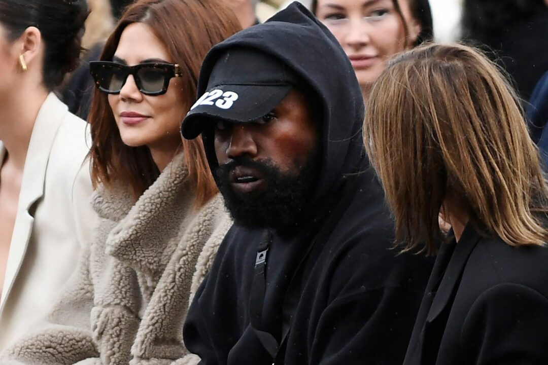 Kanye West mit Rassismus-Slogan auf der Fashion Week