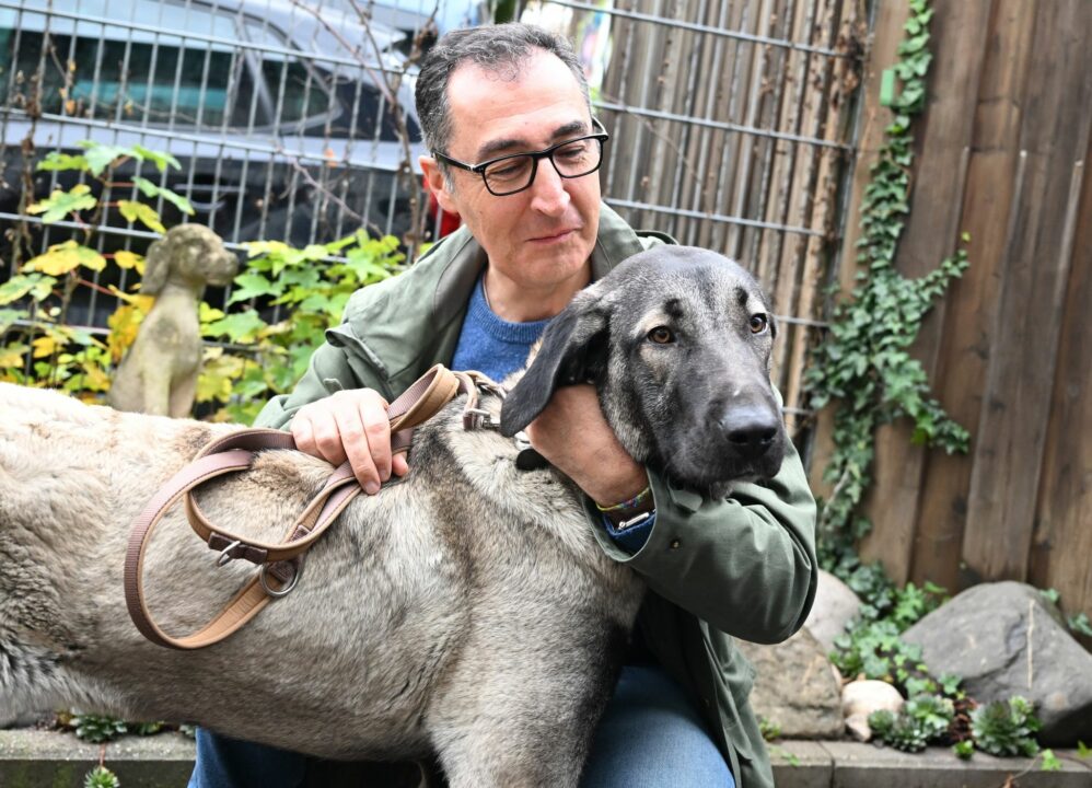 Cem Özdemir hat keine Angst vor Schlangen