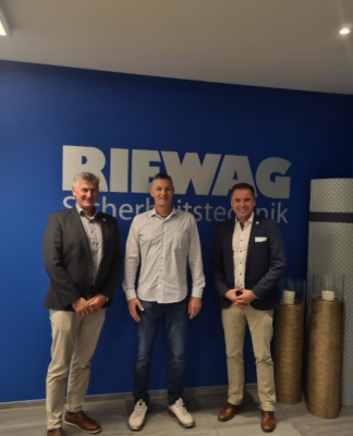 Scutum Schweiz: Mit dem Kauf der RIEWAG AG ist der Markteintritt in der Schweiz perfekt