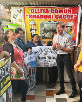 Bischof Dr. Thomas Doell auf Missionsreise zu Armenküchen in Südamerika