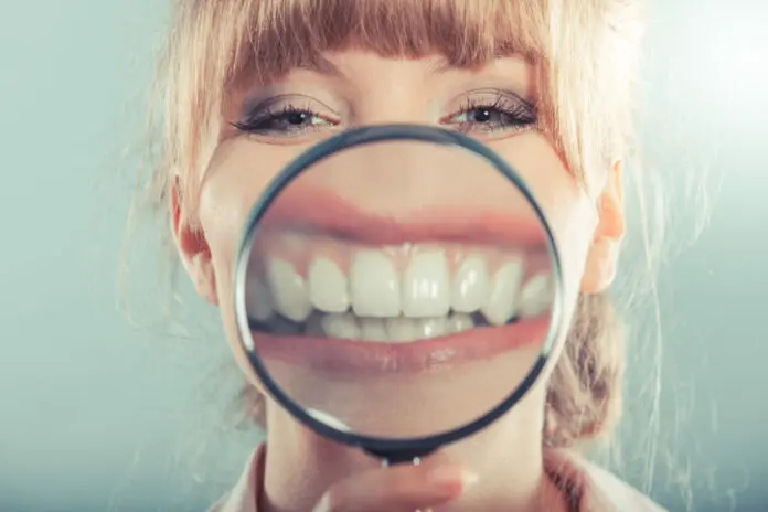 Zähne zusammenbeißen – aber richtig! Wie macht sich eine craniomandibuläre Dysfunktion bemerkbar?