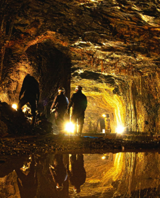 Tropfsteinputz in den Saalfelder Feengrotten