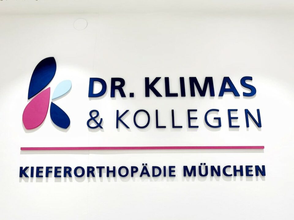 Kieferorthopäde München: Moderne KFO-Praxis Dr. Klimas & Kollegen mit neuem Rundum-Service für Patient*innen Kieferorthopäde München: Moderne KFO-Praxis Dr. Klimas & Kollegen mit neuem Rundum-Service für Patient*innen