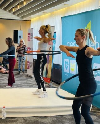 Foto des Tages: Hula Hoop auf der Gesund Leben Messe in der Jahrhunderthalle in Frankfurt am Main