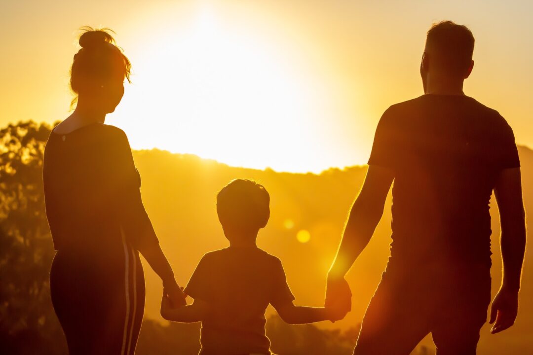 <strong>Ein Neustart für Pflegekinder – Tipps und Tricks für das Beziehung zwischen Pflegekinder und Pflegeeltern</strong> Pflegekinder (Bild von s05prodpresidente auf Pixabay )