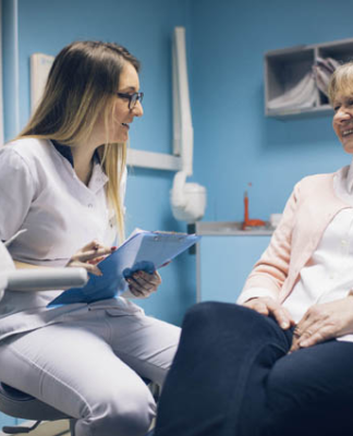 Die Zunge richtig reinigen – Aktueller Tipp der ERGO Krankenversicherung