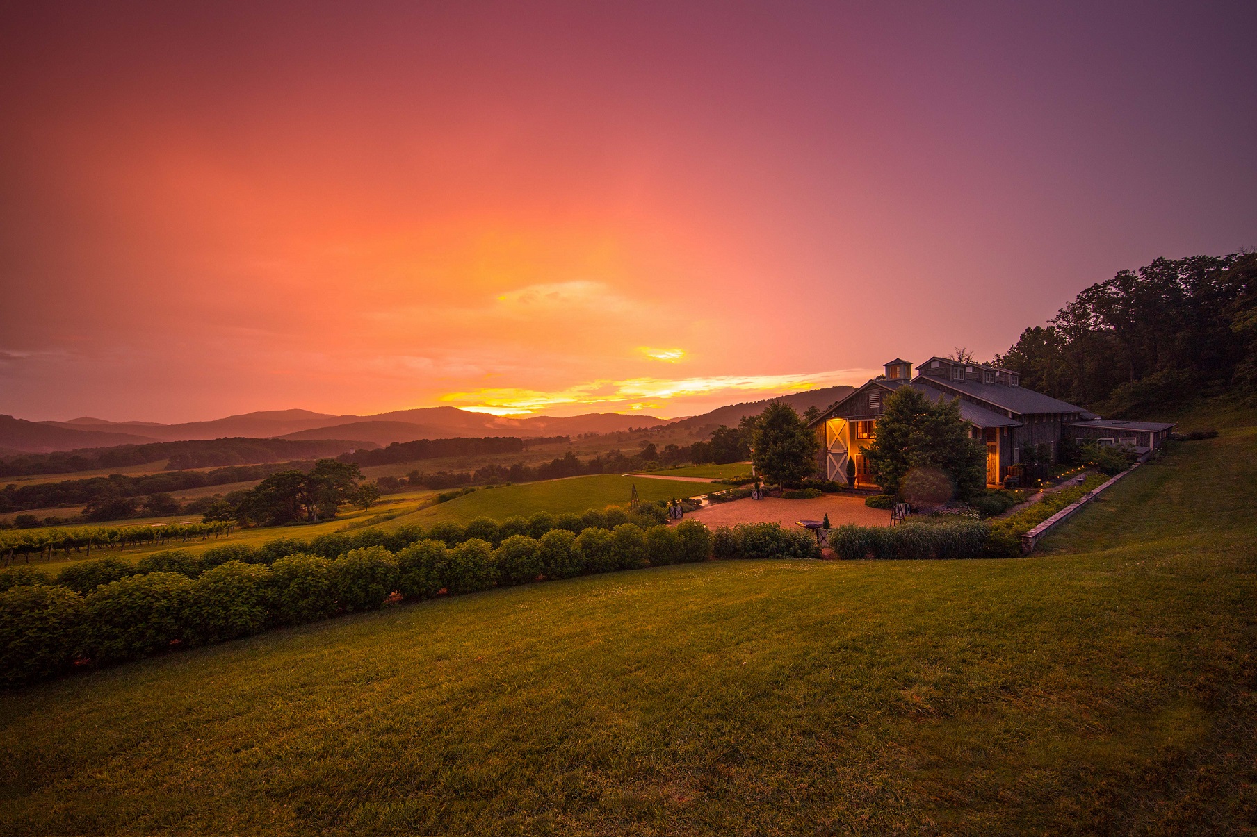 Zusätzliche Hotels, Weinkellereien und vieles mehr: Genussvolle Neuheiten aus Charlottesville 2023 Zusätzliche Hotels, Weinkellereien und vieles mehr: Genussvolle Neuheiten aus Charlottesville 2023