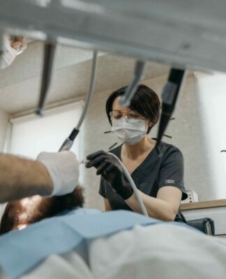 CMD und Zahnmedizin: Wie ein Zahnarzt bei der Behandlung helfen kann