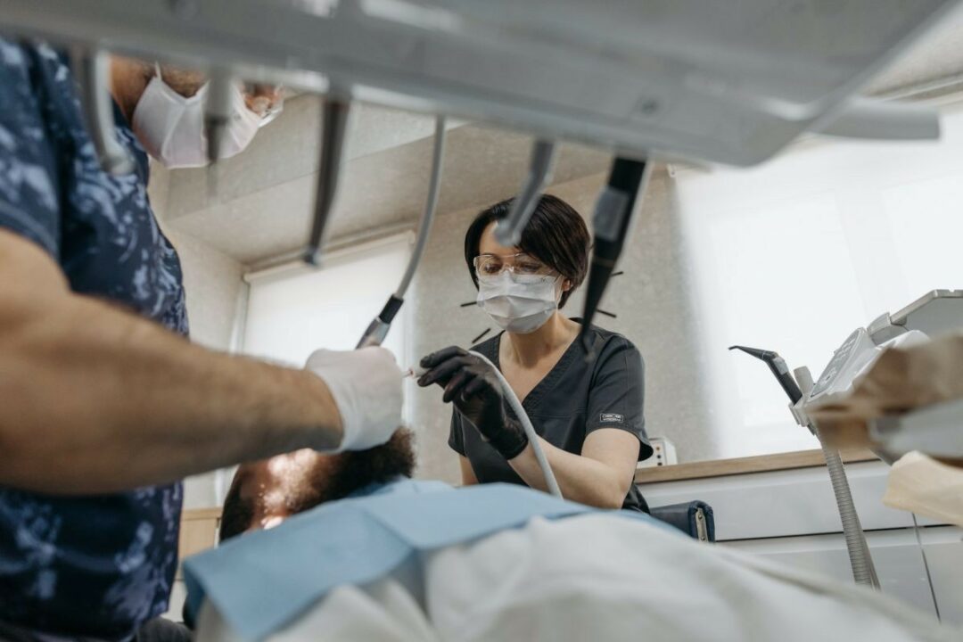 CMD und Zahnmedizin: Wie ein Zahnarzt bei der Behandlung helfen kann CMD und Zahnmedizin: Wie ein Zahnarzt bei der Behandlung helfen kann