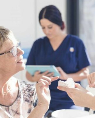 Wann ist ein Knochenaufbau vor einer Zahn-Implantation nötig?