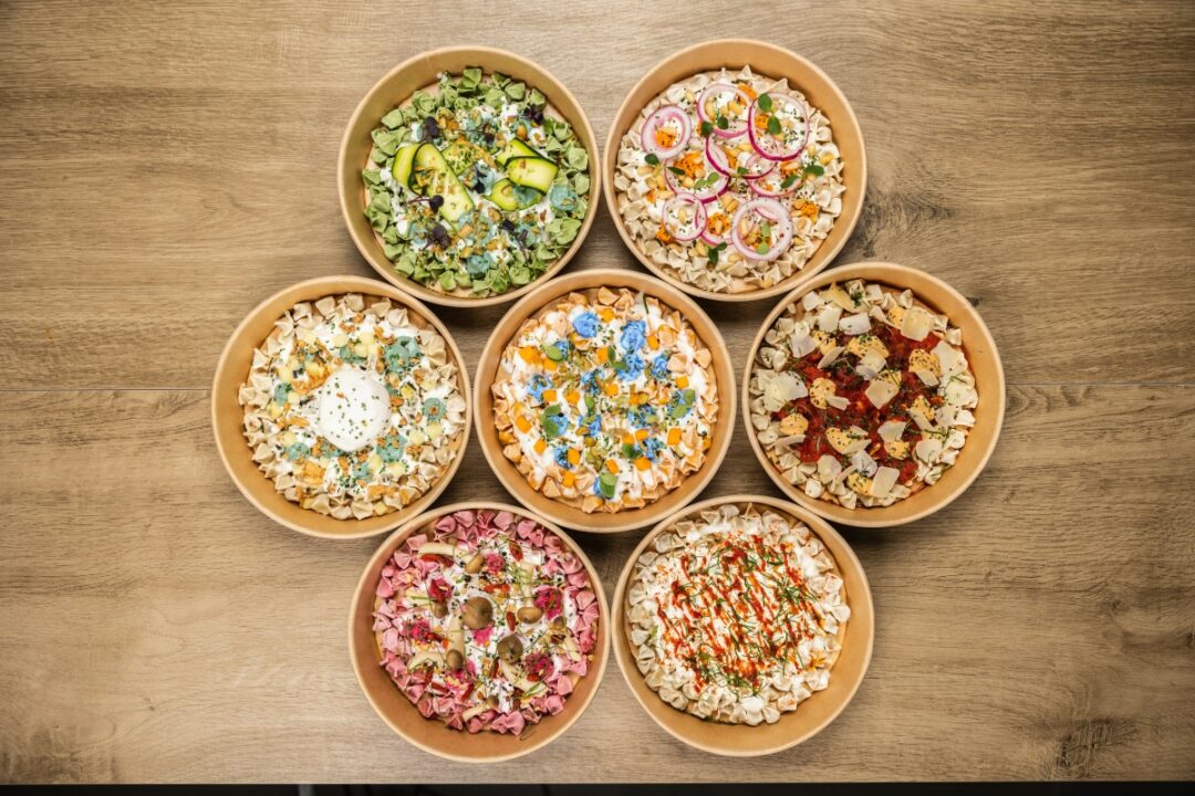 Neueröffnung in Berlin: 85 Grad Simmer Kitchen bringt mit extravaganten Toppings Manti auf ein neues Level! Neueröffnung in Berlin: 85 Grad Simmer Kitchen bringt mit extravaganten Toppings Manti auf ein neues Level!