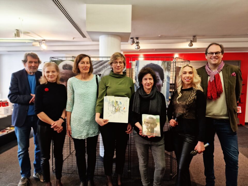 Künstler zeigen ihre Liebe zu Frankfurt und Afrika im Hugendubel Frankfurt Steinweg Ausstellungs-Eröffnung Hugendubel Frankfurt Steinweg