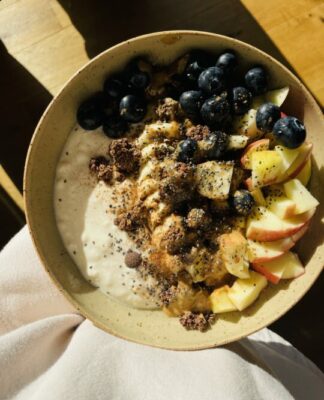 Foto des Tages: Joghurt Bowl mit frischem Obst und Zimt
