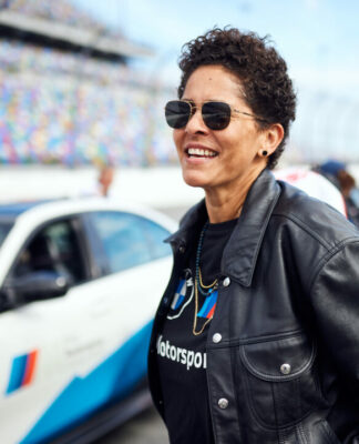 Julie Mehretu wird das 20. BMW Art Car gestalten: Start des BMW M Hybrid V8 Art Car beim 24-Stunden-Rennen von Le Mans 2024