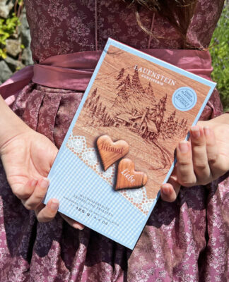 Süße Hüttenromantik: Lauenstein Confiserie legt die beliebte „Heimatliebe“ Kollektion neu auf
