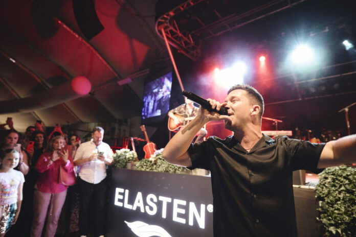 Nico Santos begeisterte mit seinen Songs die Gäste der ELASTEN-Night / Fotorechte: Elasten