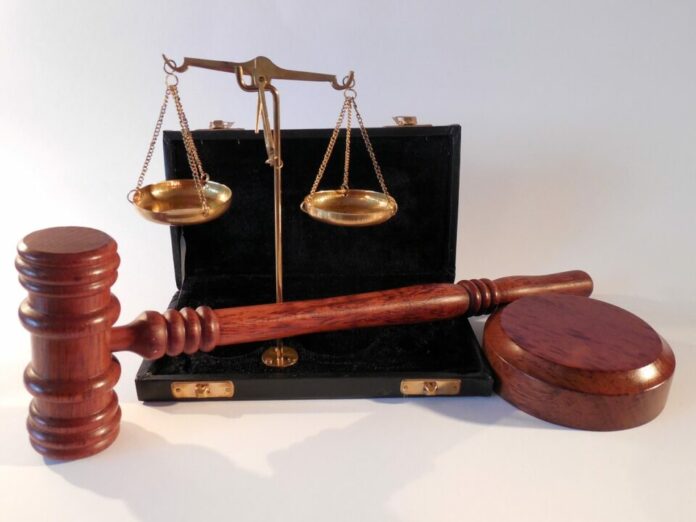 Gutes Recht kann kosten: die Rechtsschutzversicherung Bild von succo auf Pixabay
