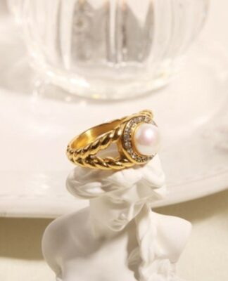 Ein Ring in Gold: ein zeitloses Accessoire