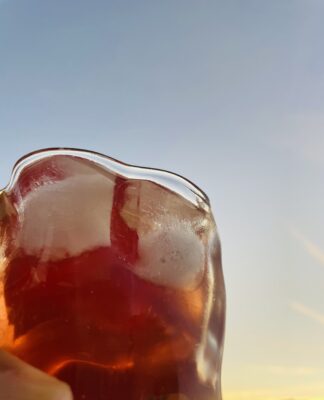 Foto des Tages: Hoch die Hände Wochenende – mit alkoholfreiem Aperol Spritz und ganz viel Sonne