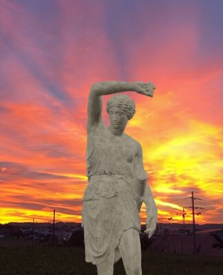 ‚Verwundete Amazone‘ der Kapitolinischen Museen lebt: Schweizer Künstlerin Sarah Montani erweckt antike Skulptur zum Leben