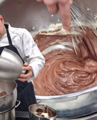 Kita-Catering-Küche -Die Dippegugger – zaubert Schoko-Mousse – Genuss in Rekordzeit!