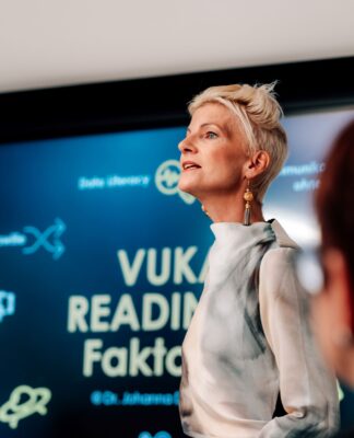 Dr. Johanna Dahm enthüllt: So stärkt generationsübergreifende Führung Ihren Erfolg