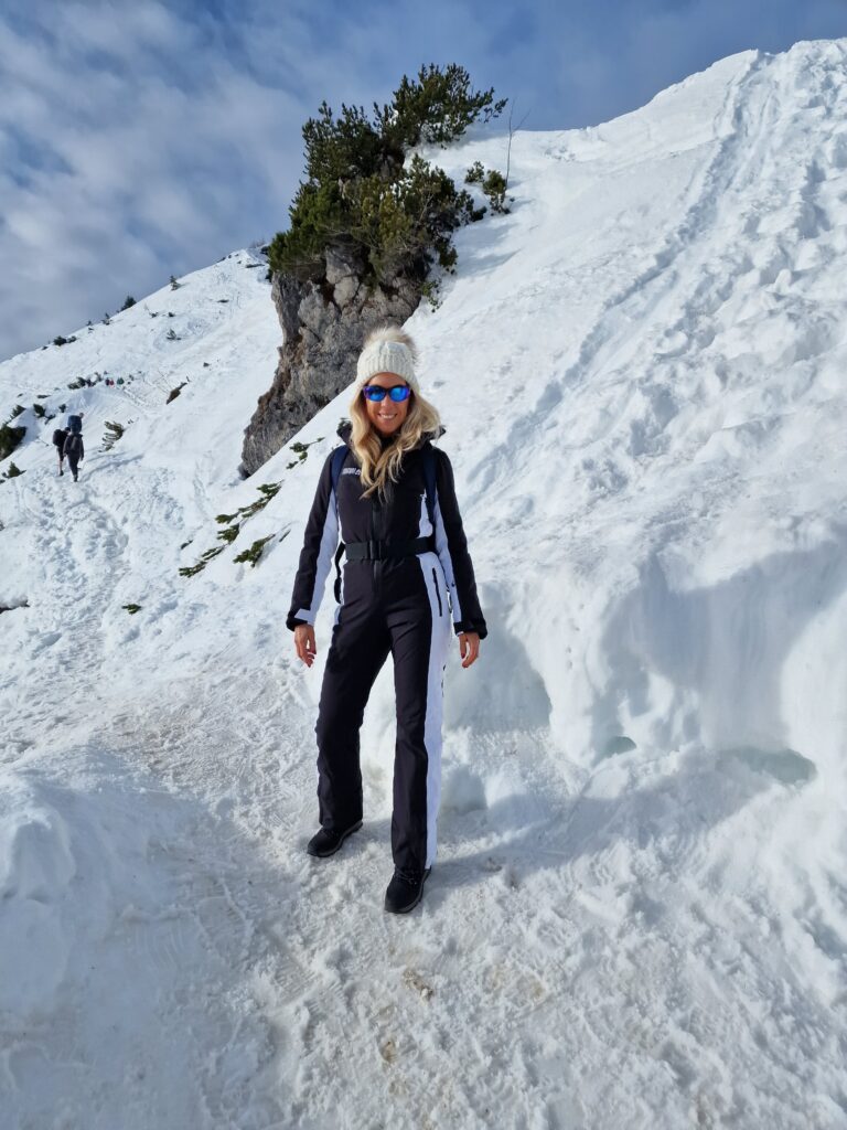 Reise-Redakteurin Jane Uhlig in Oberau im Schnee