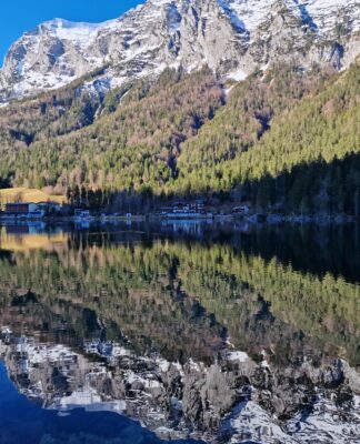 Wie der Hintersee zum Geheimtipp für Entspannung wurde: Erfahren Sie, warum Wanderungen am idyllischen Gewässer so gesund sind