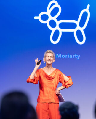 Mit Mathematik gegen Angst vorm Scheitern: Dr. Johanna Dahm motiviert Manager mutiger zu handeln