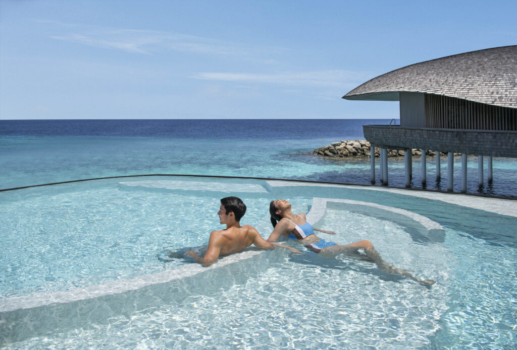 Valentinstag im The St. Regis Maldives Vommuli Resort: Die perfekte luxuriöse Auszeit