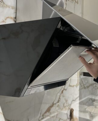 Backofen und Dunstabzug schnell wieder sauber: 5 Power-Tipps zum Reinigen der Küche