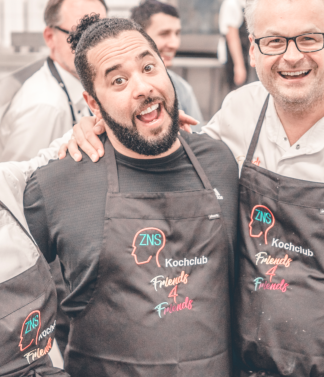 FRIENDS kochen am 20.04.2024 ab 18.00 Uhr unter der Schirmherrschaft von Adel Tawil für die ZNS – Hannelore Kohl Stiftung
