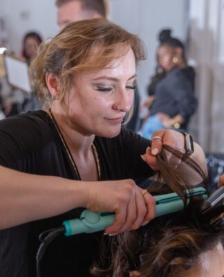 Wie Haarverlängerungen und -verdichtungen Leben verändern